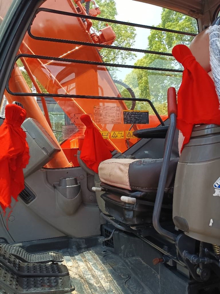 Hitachi ZX 135 U-5 - Máy xúc bánh xích: hình 4 Hitachi ZX 135 U-5 - Máy xúc bánh xích: hình 4