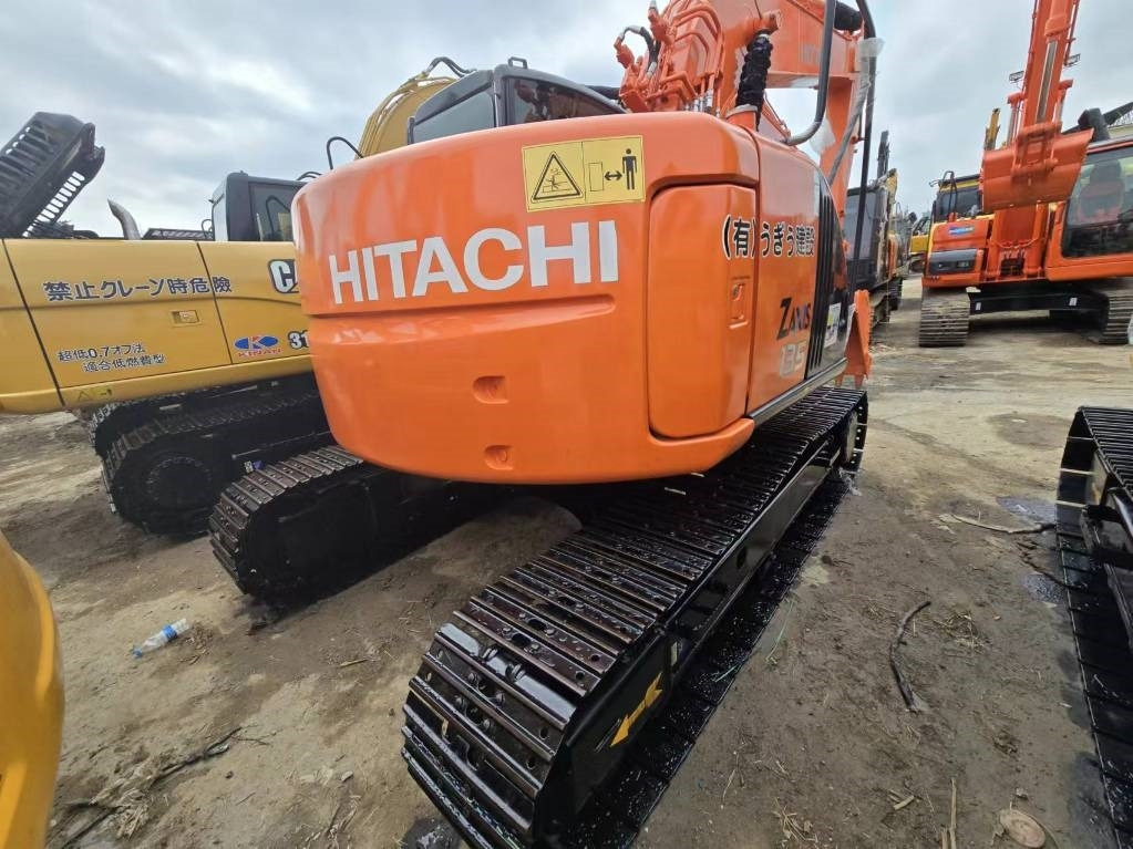 Hitachi ZX 135 US - Máy xúc bánh xích: hình 1 Hitachi ZX 135 US - Máy xúc bánh xích: hình 1