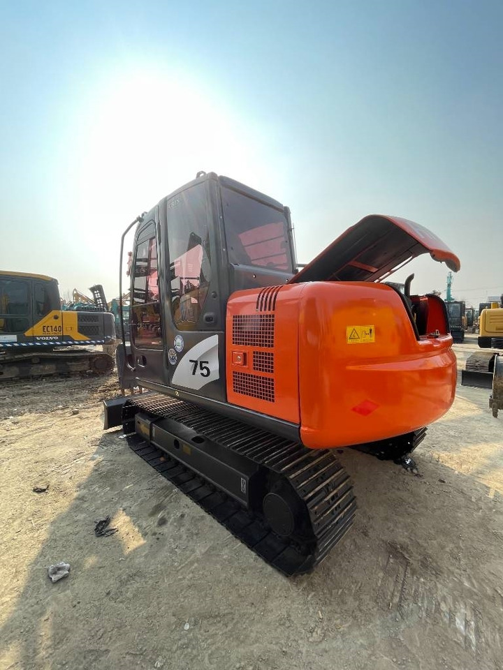Hitachi ZX 75 - Máy xúc bánh xích: hình 3 Hitachi ZX 75 - Máy xúc bánh xích: hình 3