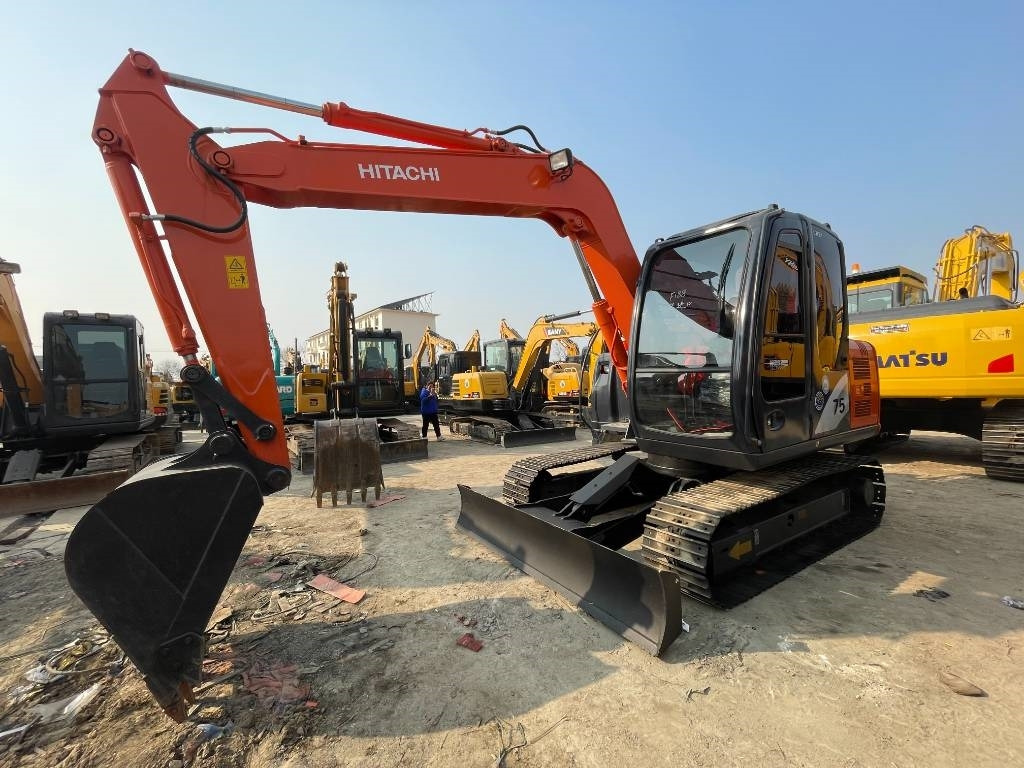 Hitachi ZX 75 - Máy xúc bánh xích: hình 5 Hitachi ZX 75 - Máy xúc bánh xích: hình 5
