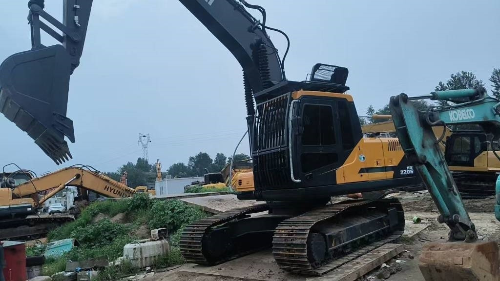 Hyundai HX220S - Máy xúc bánh xích: hình 2 Hyundai HX220S - Máy xúc bánh xích: hình 2