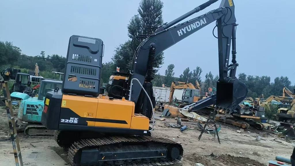 Hyundai HX220S - Máy xúc bánh xích: hình 1 Hyundai HX220S - Máy xúc bánh xích: hình 1