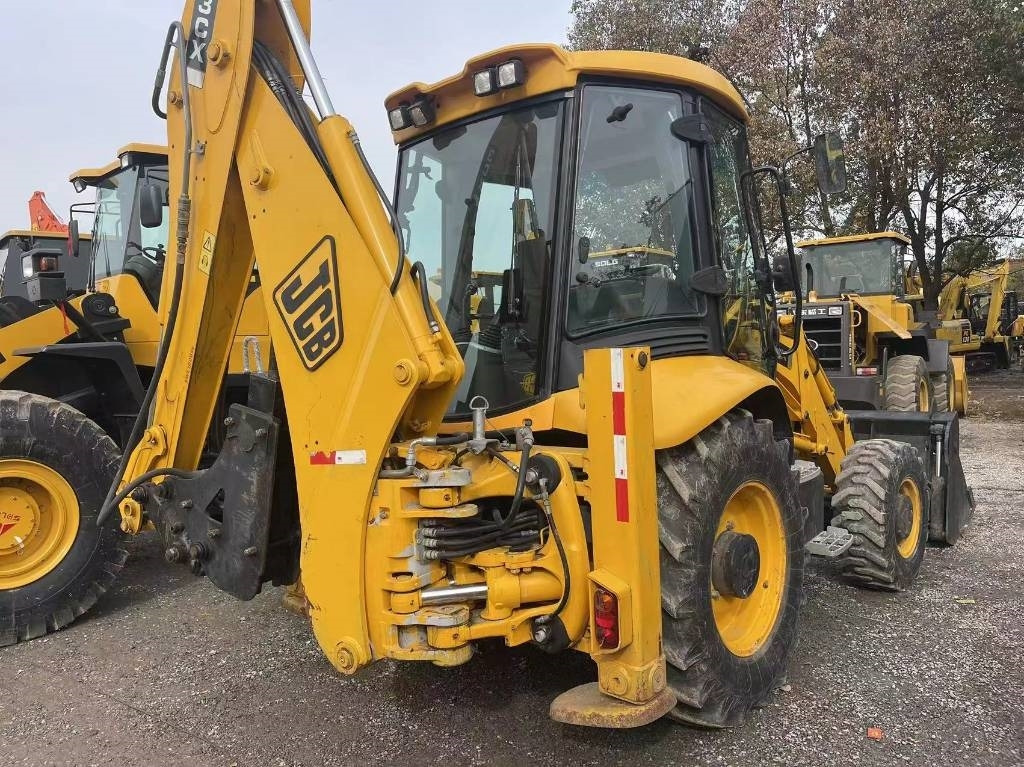 JCB 3CX - Máy xúc trước múc sau: hình 1 JCB 3CX - Máy xúc trước múc sau: hình 1