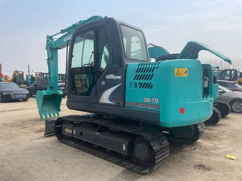 Kobelco SK 75 - Máy xúc mini: hình 3 Kobelco SK 75 - Máy xúc mini: hình 3