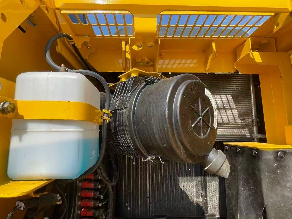 Komatsu PC 130 - Máy xúc bánh xích: hình 4 Komatsu PC 130 - Máy xúc bánh xích: hình 4