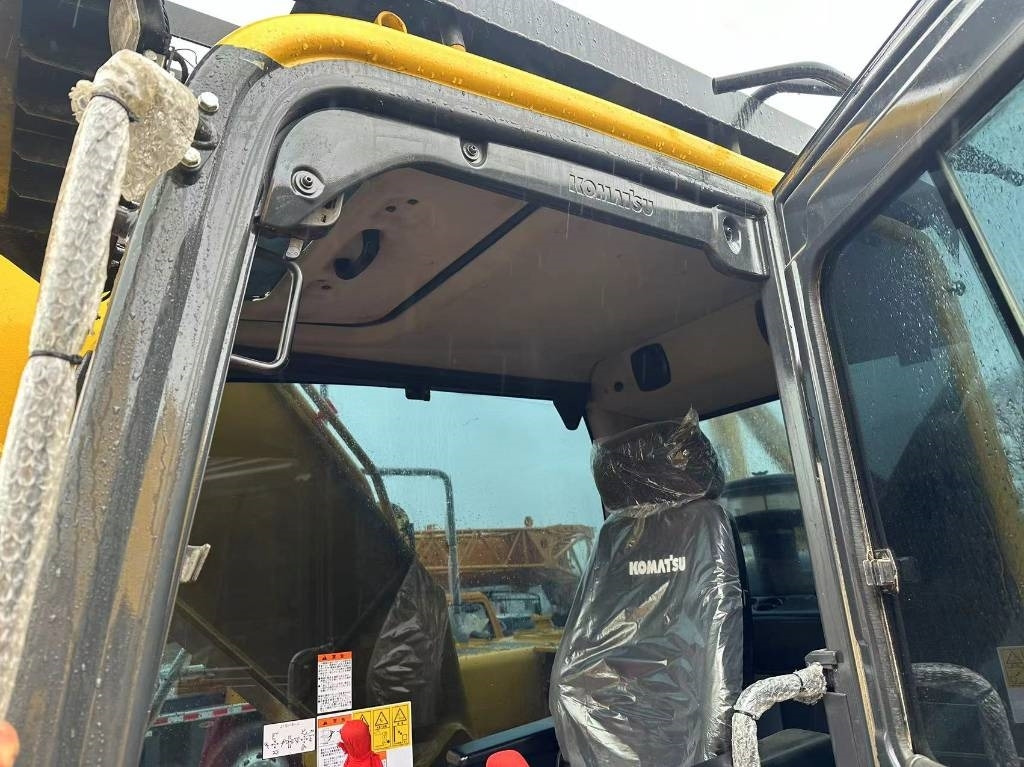 Komatsu PC 200 - Máy xúc bánh xích: hình 3 Komatsu PC 200 - Máy xúc bánh xích: hình 3