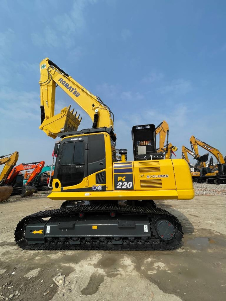 Komatsu PC 220 - Máy xúc bánh xích: hình 1 Komatsu PC 220 - Máy xúc bánh xích: hình 1