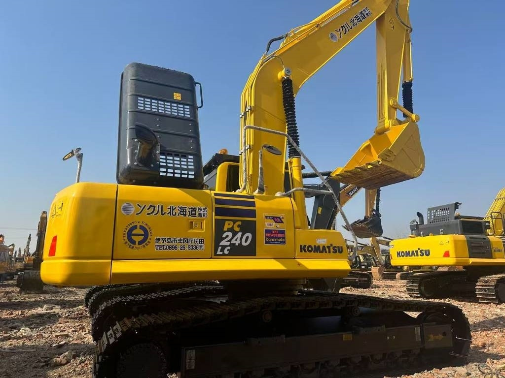 Komatsu PC 240 - Máy xúc bánh xích: hình 1 Komatsu PC 240 - Máy xúc bánh xích: hình 1