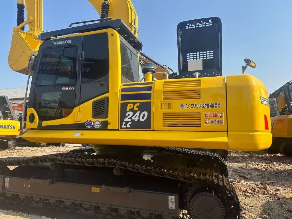 Komatsu PC 240 - Máy xúc bánh xích: hình 5 Komatsu PC 240 - Máy xúc bánh xích: hình 5