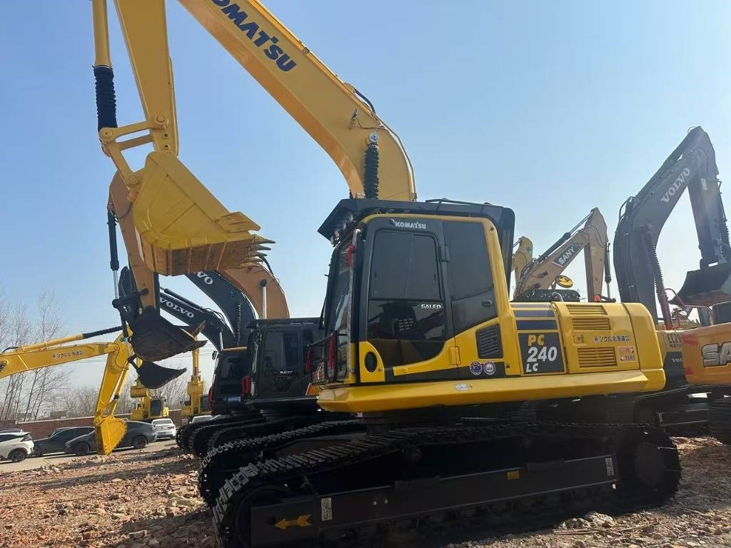 Komatsu PC 240 - Máy xúc bánh xích: hình 2 Komatsu PC 240 - Máy xúc bánh xích: hình 2