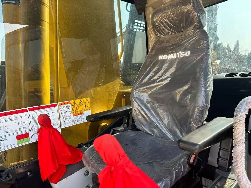 Máy xúc bánh xích Komatsu PC 240: hình 7