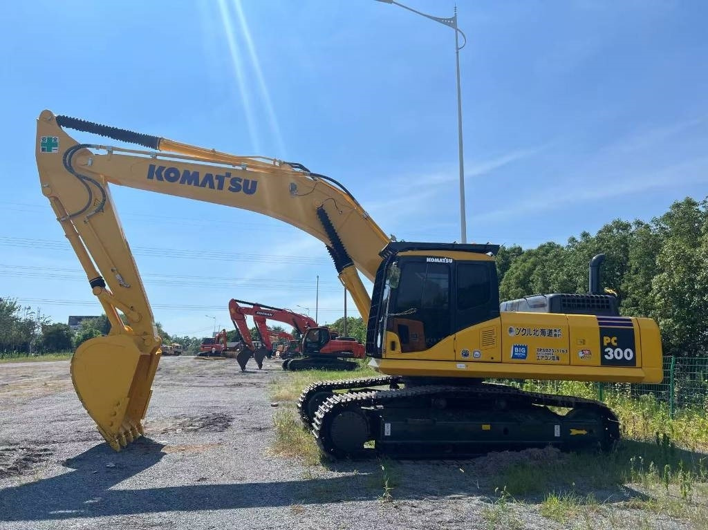 Komatsu PC 300 - Máy xúc bánh xích: hình 5 Komatsu PC 300 - Máy xúc bánh xích: hình 5