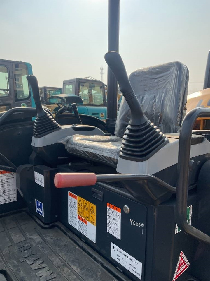 Komatsu PC 35 - Máy xúc mini: hình 4 Komatsu PC 35 - Máy xúc mini: hình 4