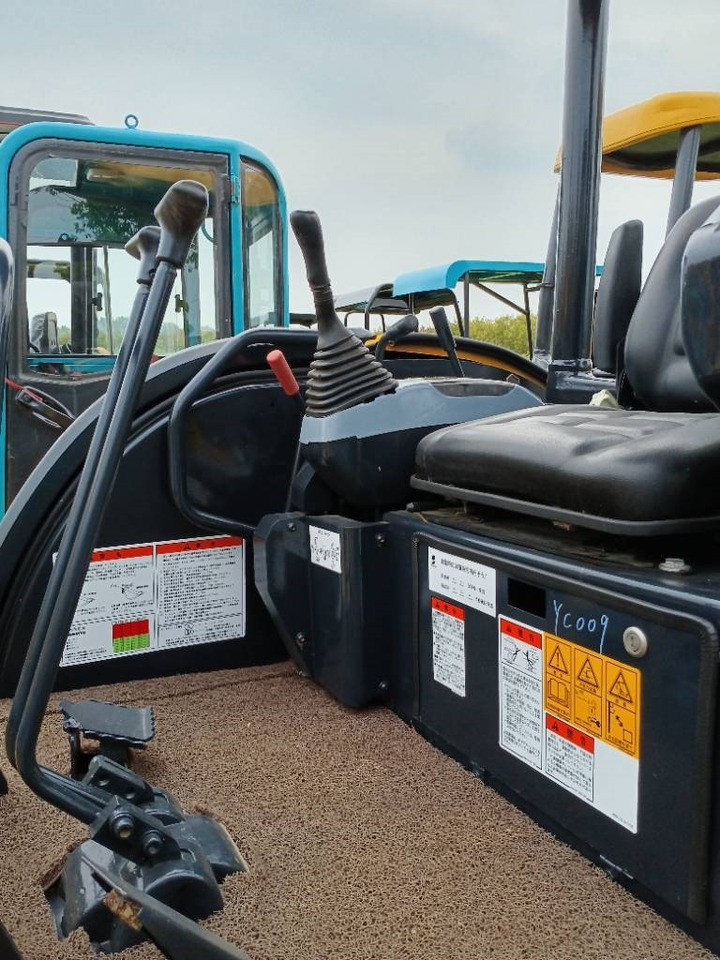 Komatsu PC 35 - Máy xúc bánh xích: hình 5 Komatsu PC 35 - Máy xúc bánh xích: hình 5