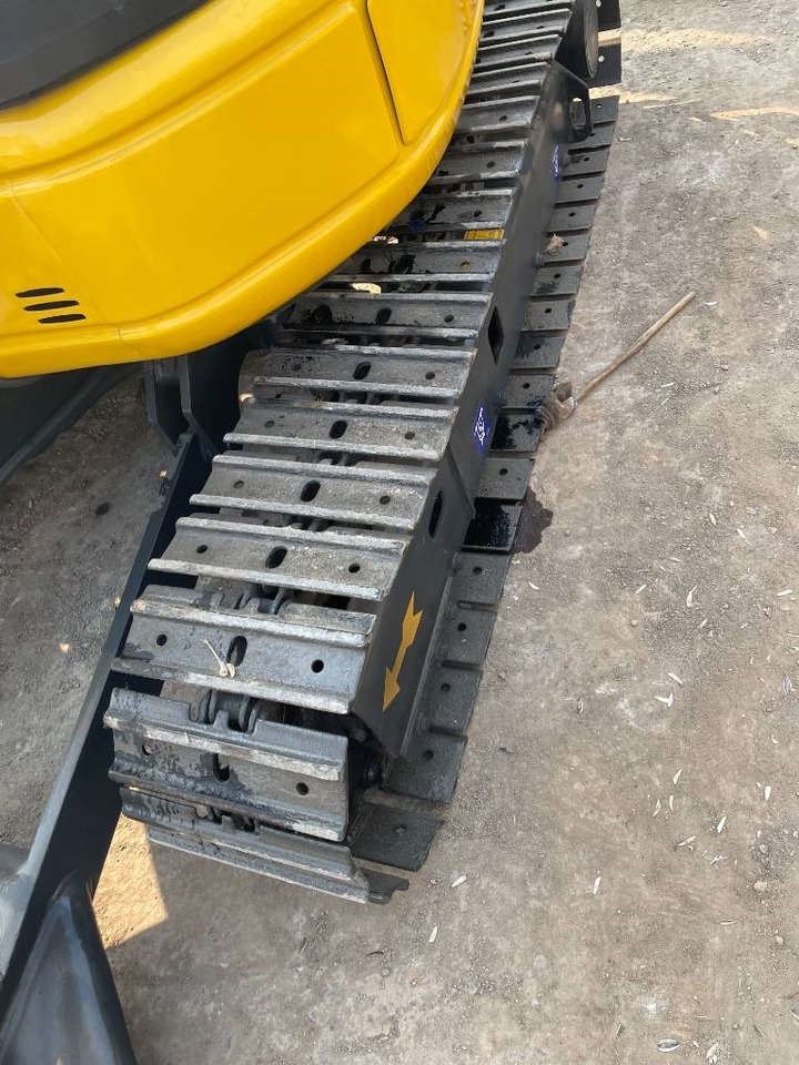 Komatsu PC 35 - Máy xúc mini: hình 2 Komatsu PC 35 - Máy xúc mini: hình 2