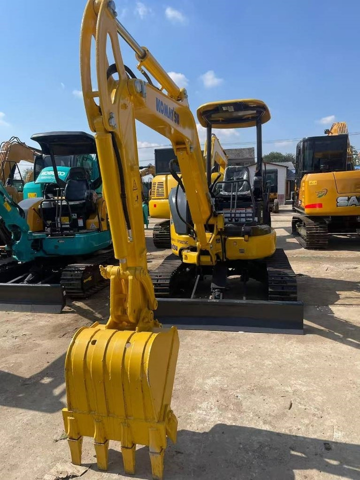 Komatsu PC 35 - Máy xúc mini: hình 2 Komatsu PC 35 - Máy xúc mini: hình 2