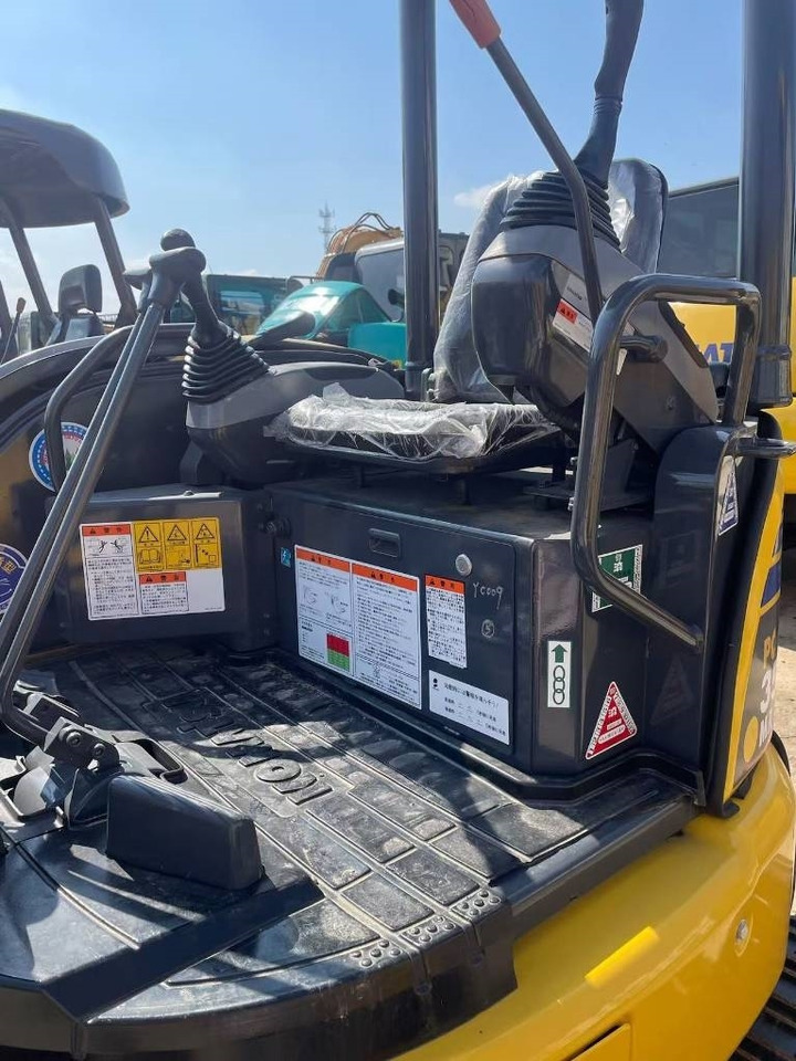 Komatsu PC 35 - Máy xúc mini: hình 3 Komatsu PC 35 - Máy xúc mini: hình 3