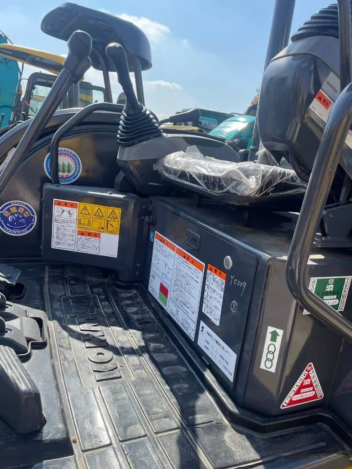 Komatsu PC35 - Máy xúc mini: hình 5 Komatsu PC35 - Máy xúc mini: hình 5