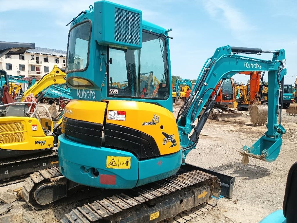 Kubota U 30 - Máy xúc mini: hình 5 Kubota U 30 - Máy xúc mini: hình 5