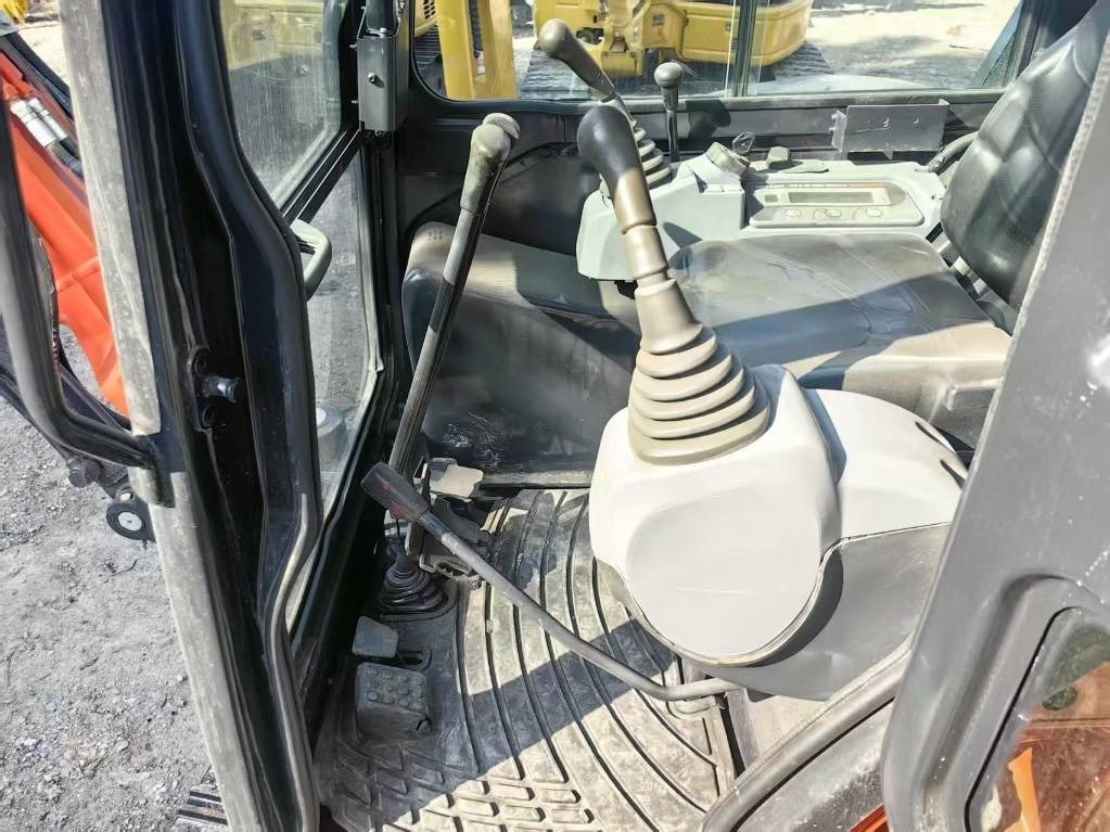 Kubota U 35 - Máy xúc mini: hình 2 Kubota U 35 - Máy xúc mini: hình 2