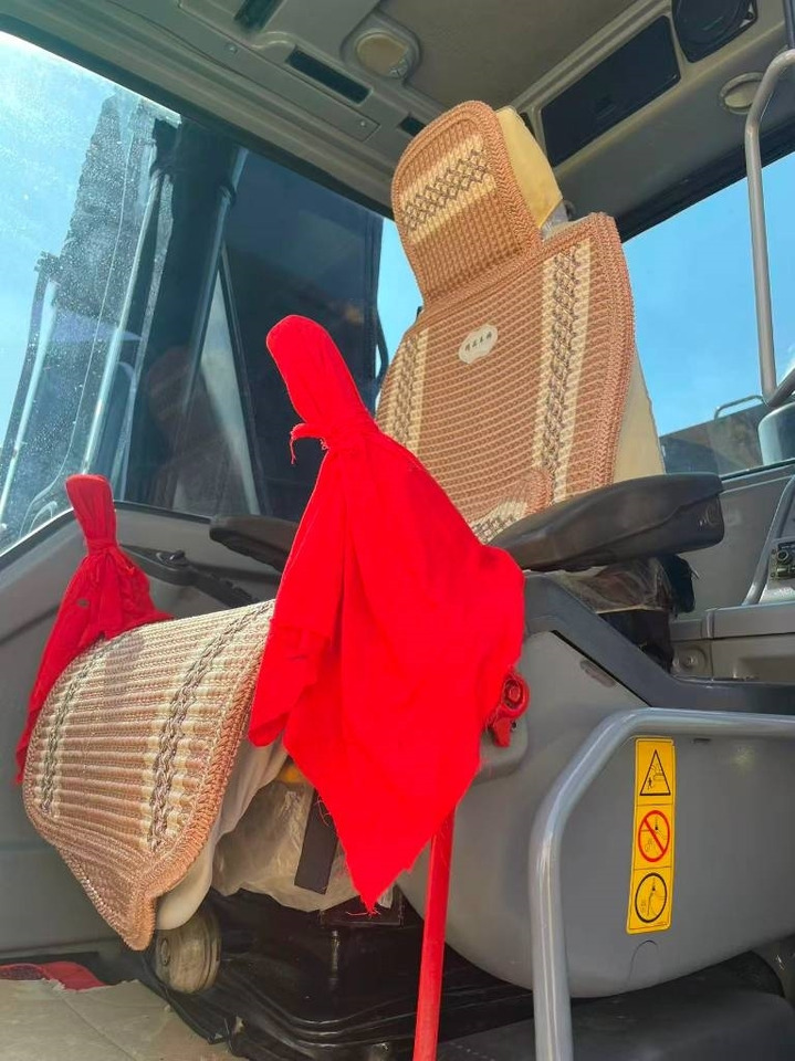 Volvo EC 240 - Máy xúc bánh xích: hình 3 Volvo EC 240 - Máy xúc bánh xích: hình 3