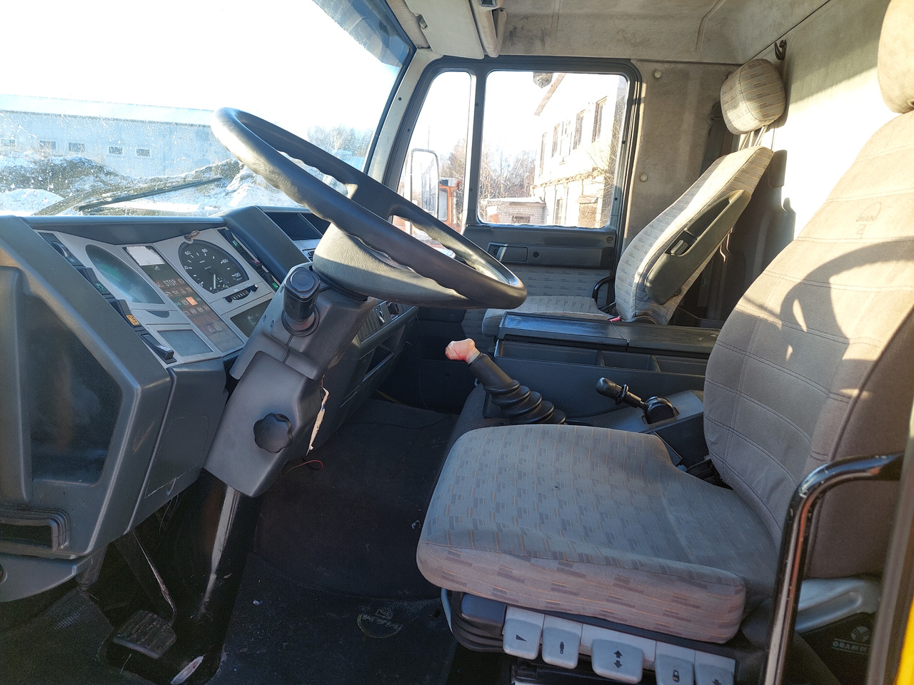 Interior photo 1: Xe tải thùng mui bạt MAN