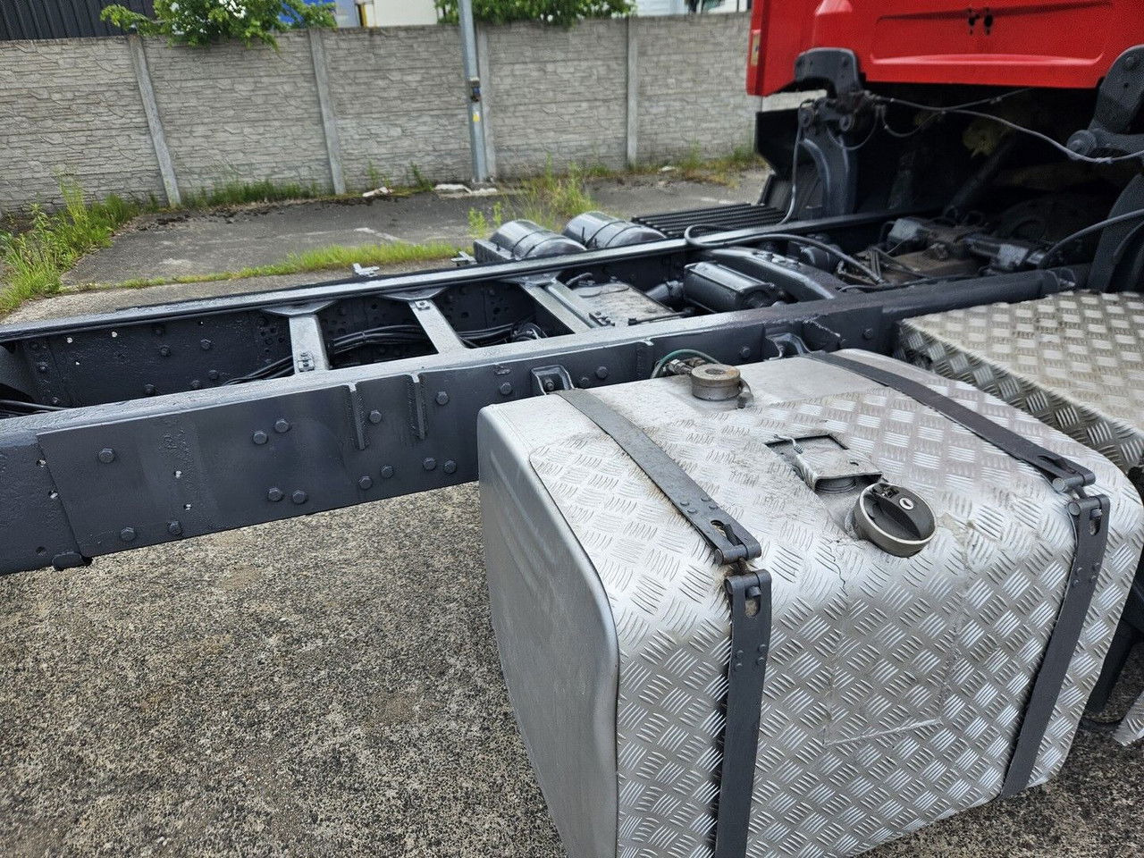 Scania 144 530 6X4 Manual Pump AND Injectros - Full Sprin G - Xe tải khung gầm: hình 3 Scania 144 530 6X4 Manual Pump AND Injectros - Full Sprin G - Xe tải khung gầm: hình 3