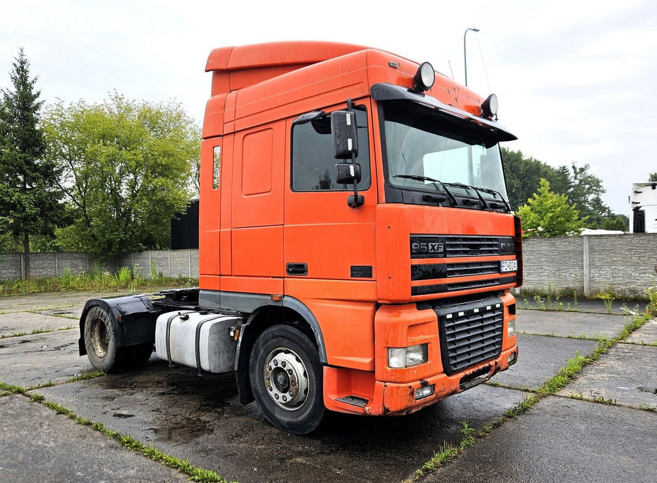 DAF XF 95.430 -2001 - Manual Pump AND Injectors - Euro 2- Manual GEA - Xe đầu kéo: hình 1 DAF XF 95.430 -2001 - Manual Pump AND Injectors - Euro 2- Manual GEA - Xe đầu kéo: hình 1