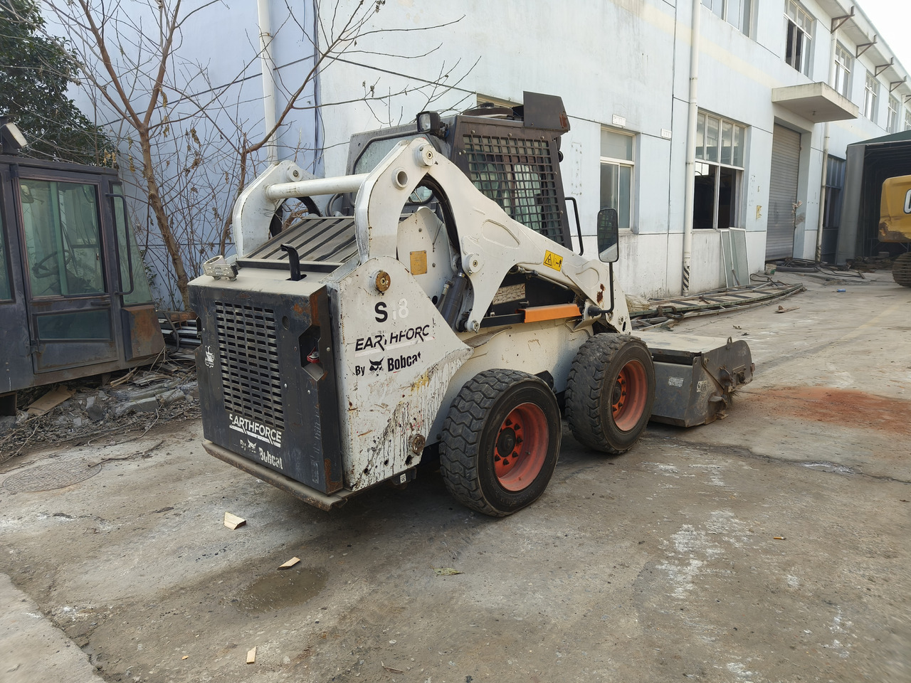 BOBCAT s18 skid steer loader - Máy xúc lật đa năng: hình 3 BOBCAT s18 skid steer loader - Máy xúc lật đa năng: hình 3