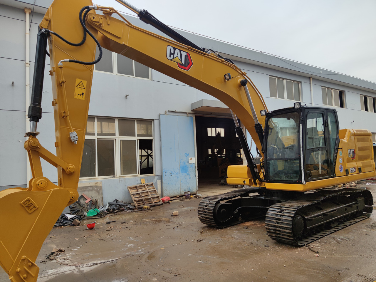 CATERPILLAR 320GC - Cẩu bánh lốp: hình 4 CATERPILLAR 320GC - Cẩu bánh lốp: hình 4