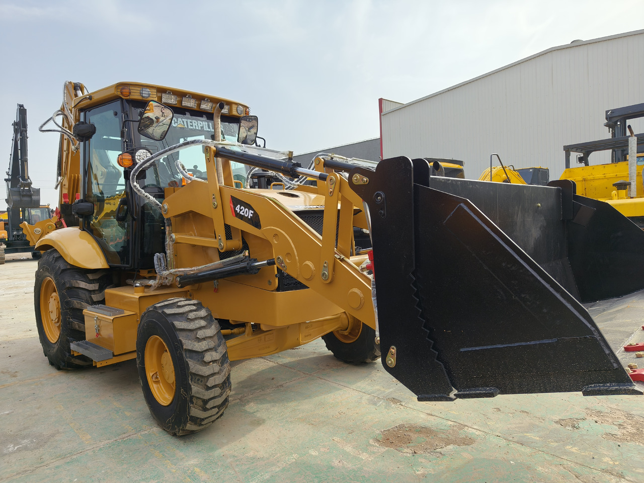 CATERPILLAR 420F Backhoe Loader - Máy xúc trước múc sau: hình 1 CATERPILLAR 420F Backhoe Loader - Máy xúc trước múc sau: hình 1