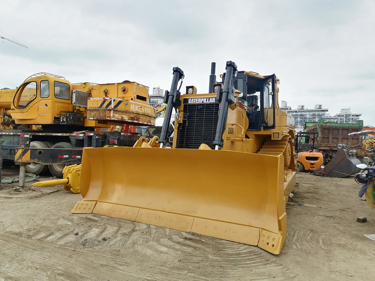 CATERPILLAR D8R - Máy ủi: hình 2 CATERPILLAR D8R - Máy ủi: hình 2
