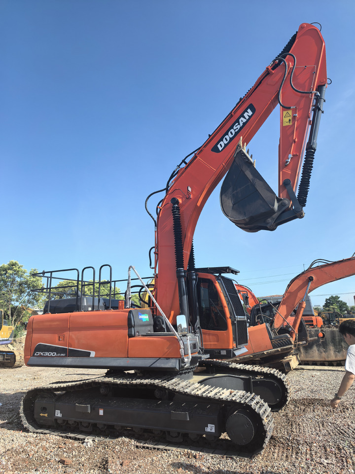 DOOSAN DX300 used excavator - Cẩu bánh lốp: hình 5 DOOSAN DX300 used excavator - Cẩu bánh lốp: hình 5