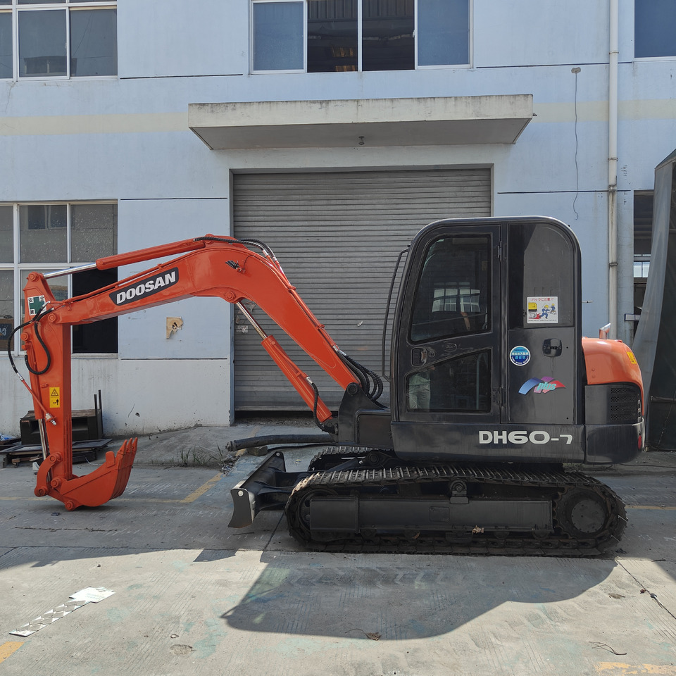 Doosan DH60 - Máy xúc mini: hình 5 Doosan DH60 - Máy xúc mini: hình 5