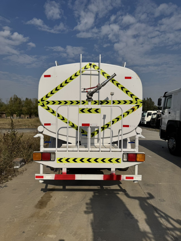 HOWO 371 Water Tanker Truck - Xe bồn: hình 5 HOWO 371 Water Tanker Truck - Xe bồn: hình 5