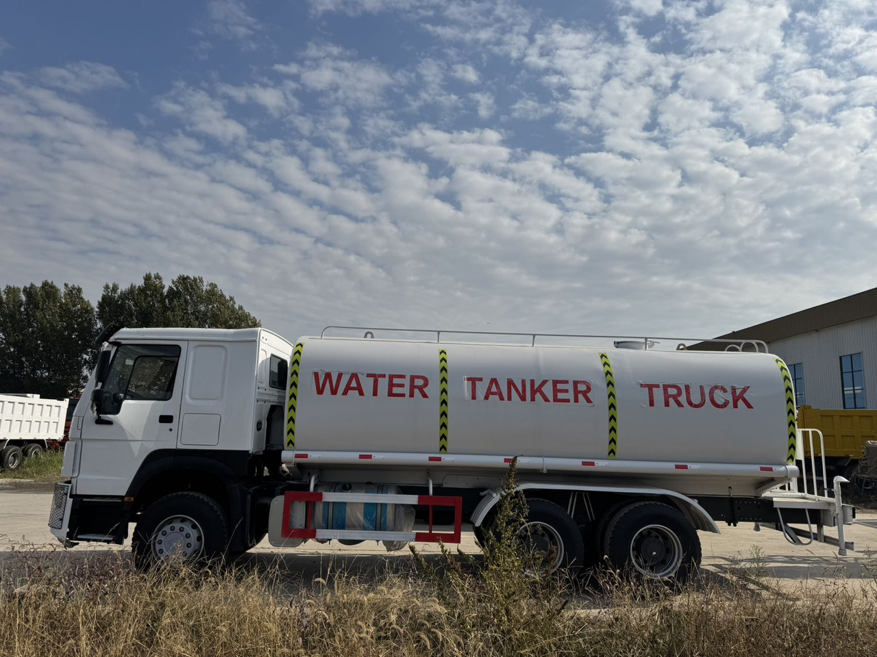 HOWO 371 Water Tanker Truck - Xe bồn: hình 4 HOWO 371 Water Tanker Truck - Xe bồn: hình 4