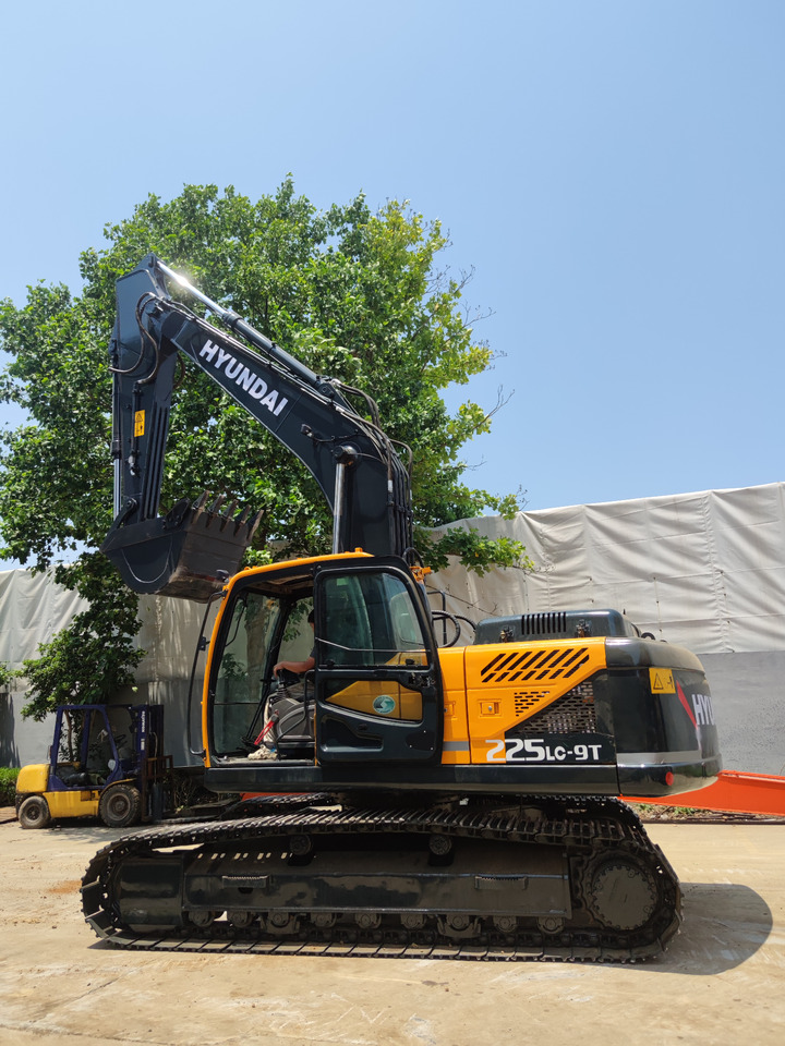 HYUNDAI 225 USED 225LC-9 EXCAVATOR - Máy xúc bánh xích: hình 1 HYUNDAI 225 USED 225LC-9 EXCAVATOR - Máy xúc bánh xích: hình 1