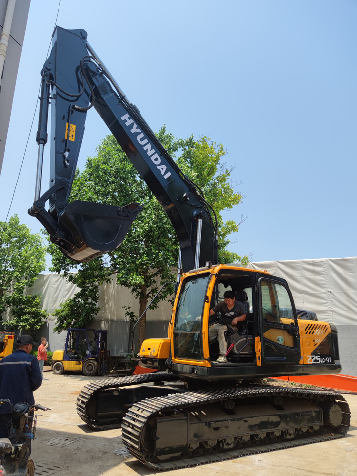HYUNDAI 225 USED 225LC-9 EXCAVATOR - Máy xúc bánh xích: hình 3 HYUNDAI 225 USED 225LC-9 EXCAVATOR - Máy xúc bánh xích: hình 3