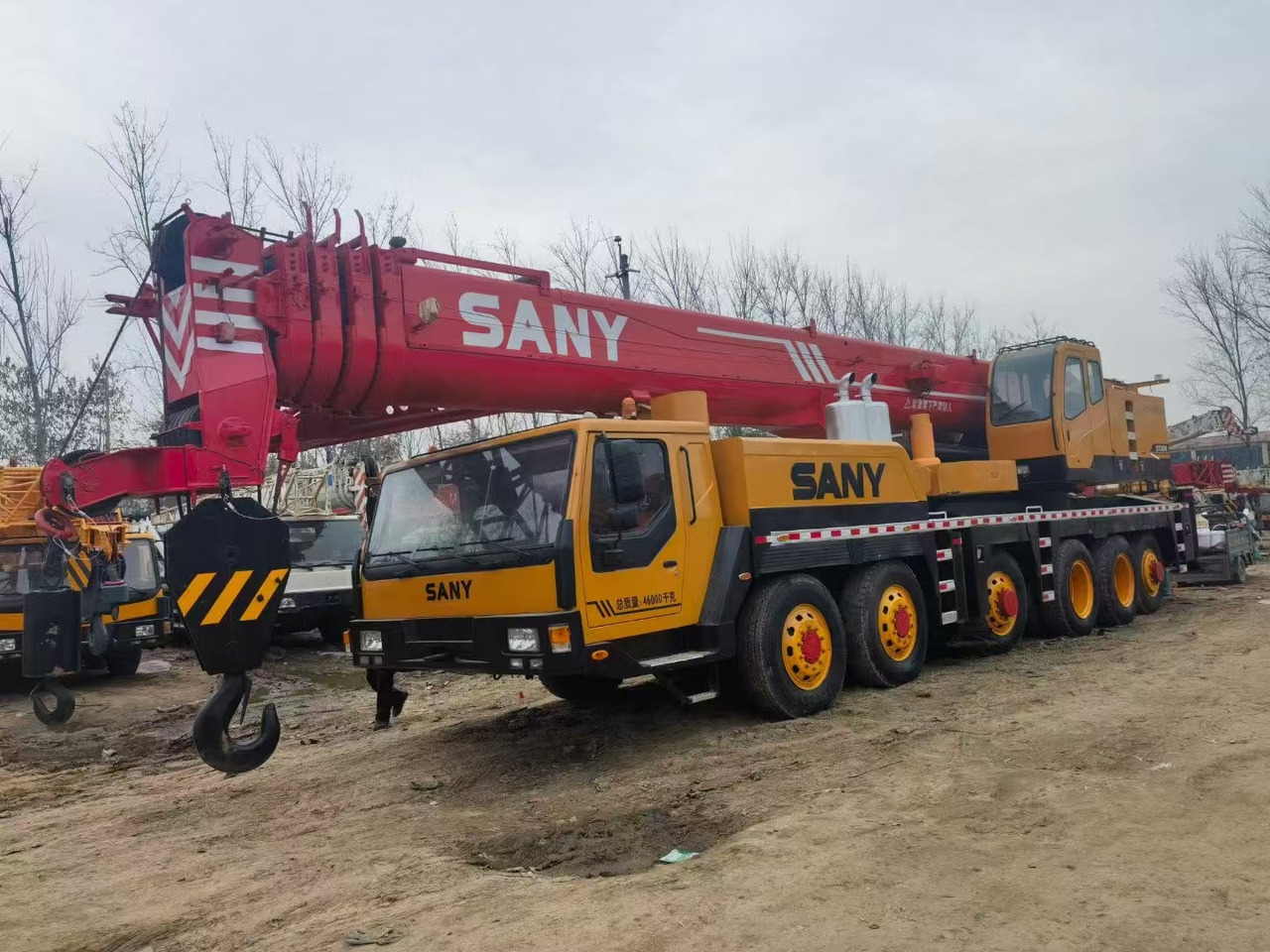 SANY STC1000 100T - Cẩu bánh lốp: hình 1 SANY STC1000 100T - Cẩu bánh lốp: hình 1