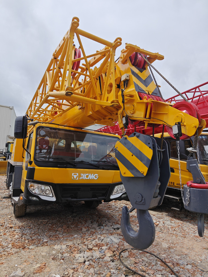 XCMG QY70K QY70K-II Used Crane 70t 70ton - Cẩu bánh lốp: hình 2 XCMG QY70K QY70K-II Used Crane 70t 70ton - Cẩu bánh lốp: hình 2