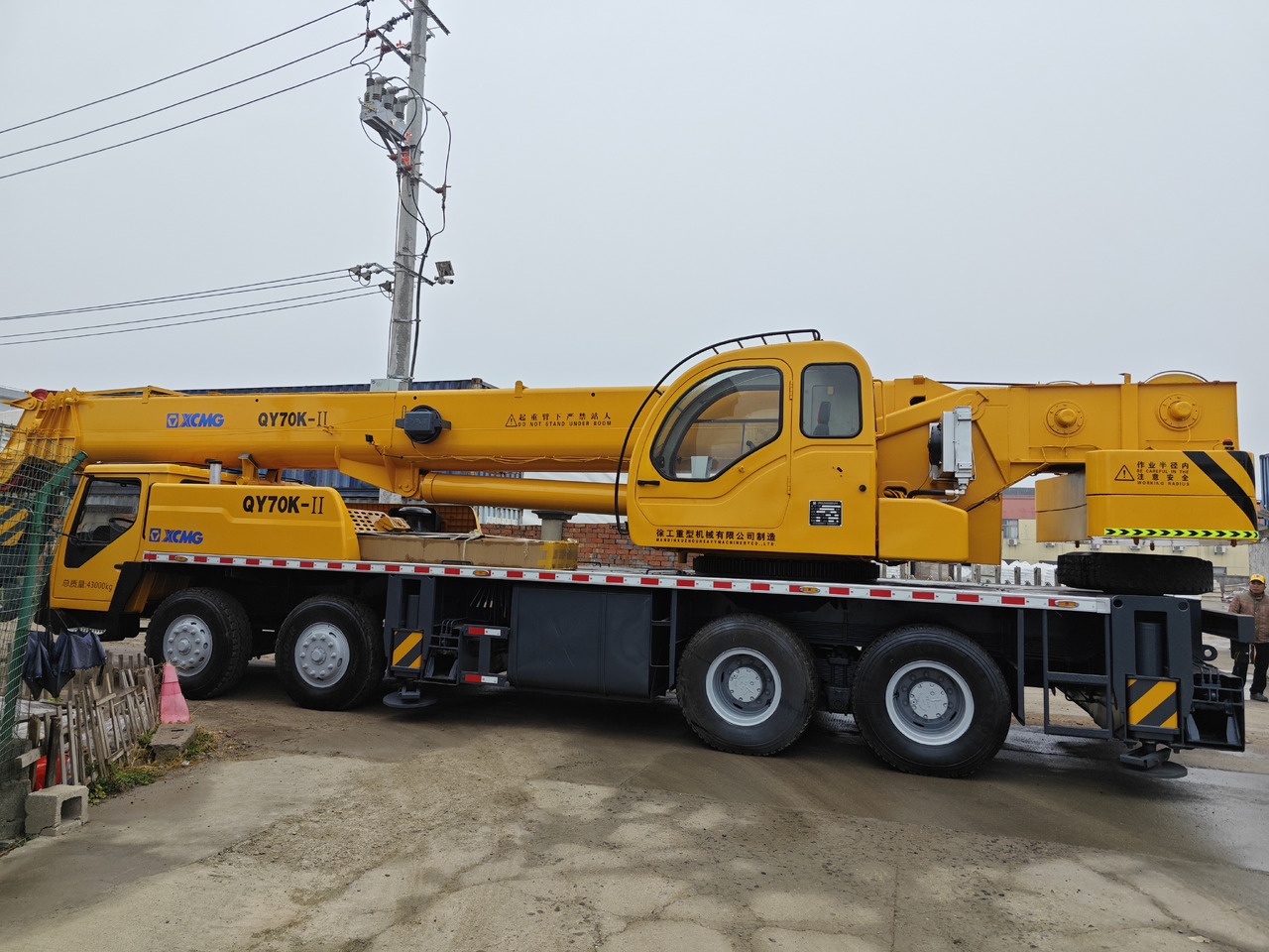 XCMG QY70K QY70KC XCT70 70T Crane - Cẩu bánh lốp: hình 2 XCMG QY70K QY70KC XCT70 70T Crane - Cẩu bánh lốp: hình 2