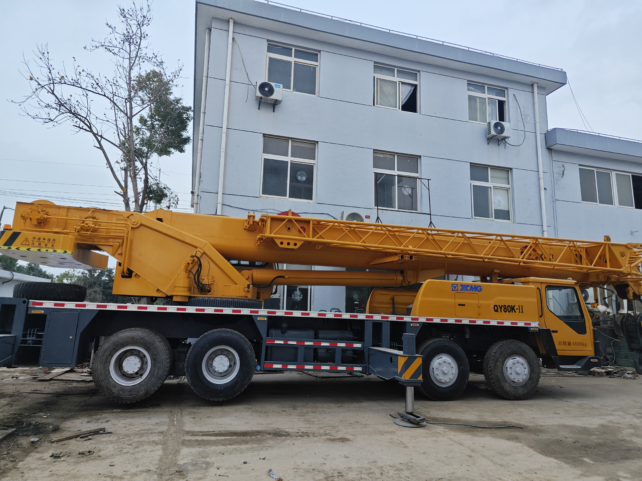 XCMG QY80K 80T TRUCK CRANE - Cẩu bánh lốp: hình 2 XCMG QY80K 80T TRUCK CRANE - Cẩu bánh lốp: hình 2