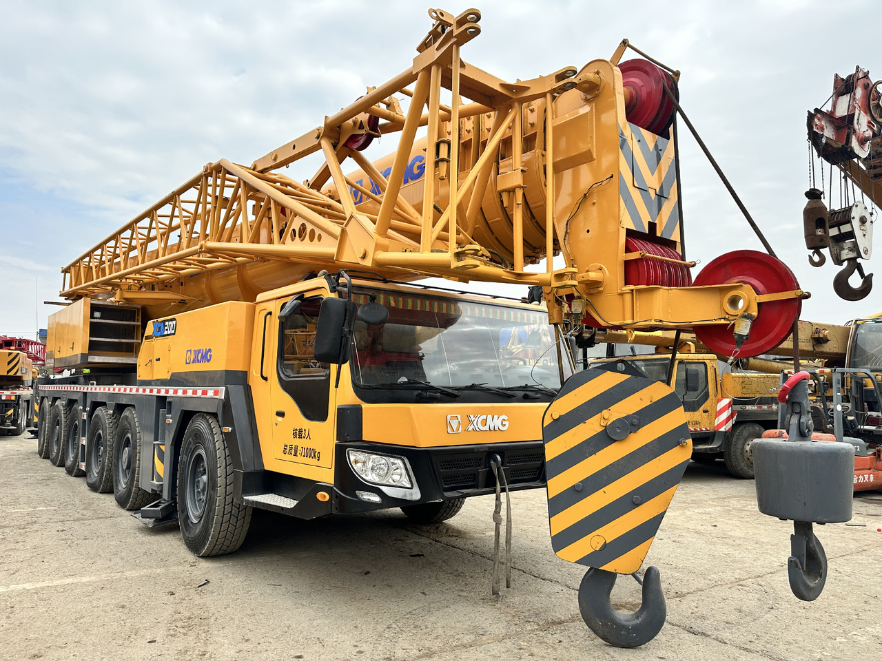 XCMG XCA200 200TON Truck crane - Cẩu bánh lốp: hình 3 XCMG XCA200 200TON Truck crane - Cẩu bánh lốp: hình 3