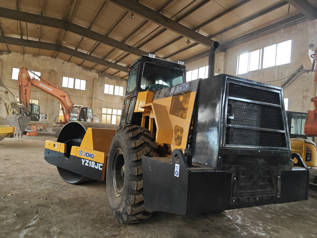 XCMG YZ18JC Used xcmg road roller/compactor - Máy lăn đường: hình 2 XCMG YZ18JC Used xcmg road roller/compactor - Máy lăn đường: hình 2