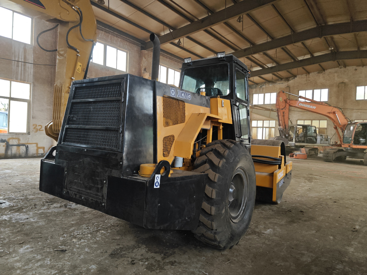 XCMG YZ18JC Used xcmg road roller/compactor - Máy lăn đường: hình 3 XCMG YZ18JC Used xcmg road roller/compactor - Máy lăn đường: hình 3