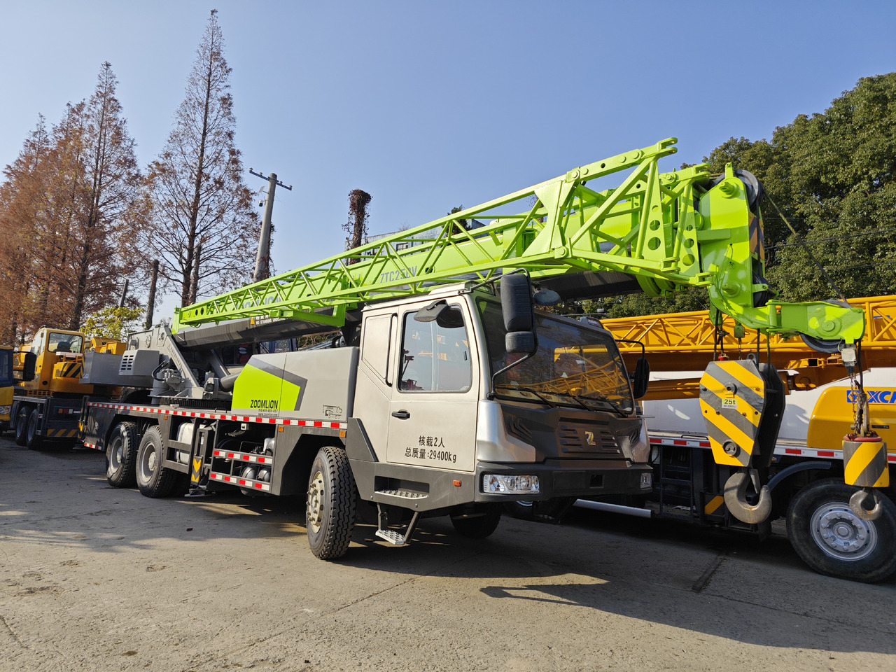 ZOOMLION ZTC250V 25TON - Cẩu bánh lốp: hình 3 ZOOMLION ZTC250V 25TON - Cẩu bánh lốp: hình 3