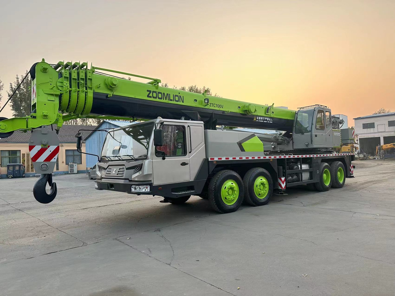 ZOOMLION ZTC700V - Cẩu bánh lốp: hình 1 ZOOMLION ZTC700V - Cẩu bánh lốp: hình 1