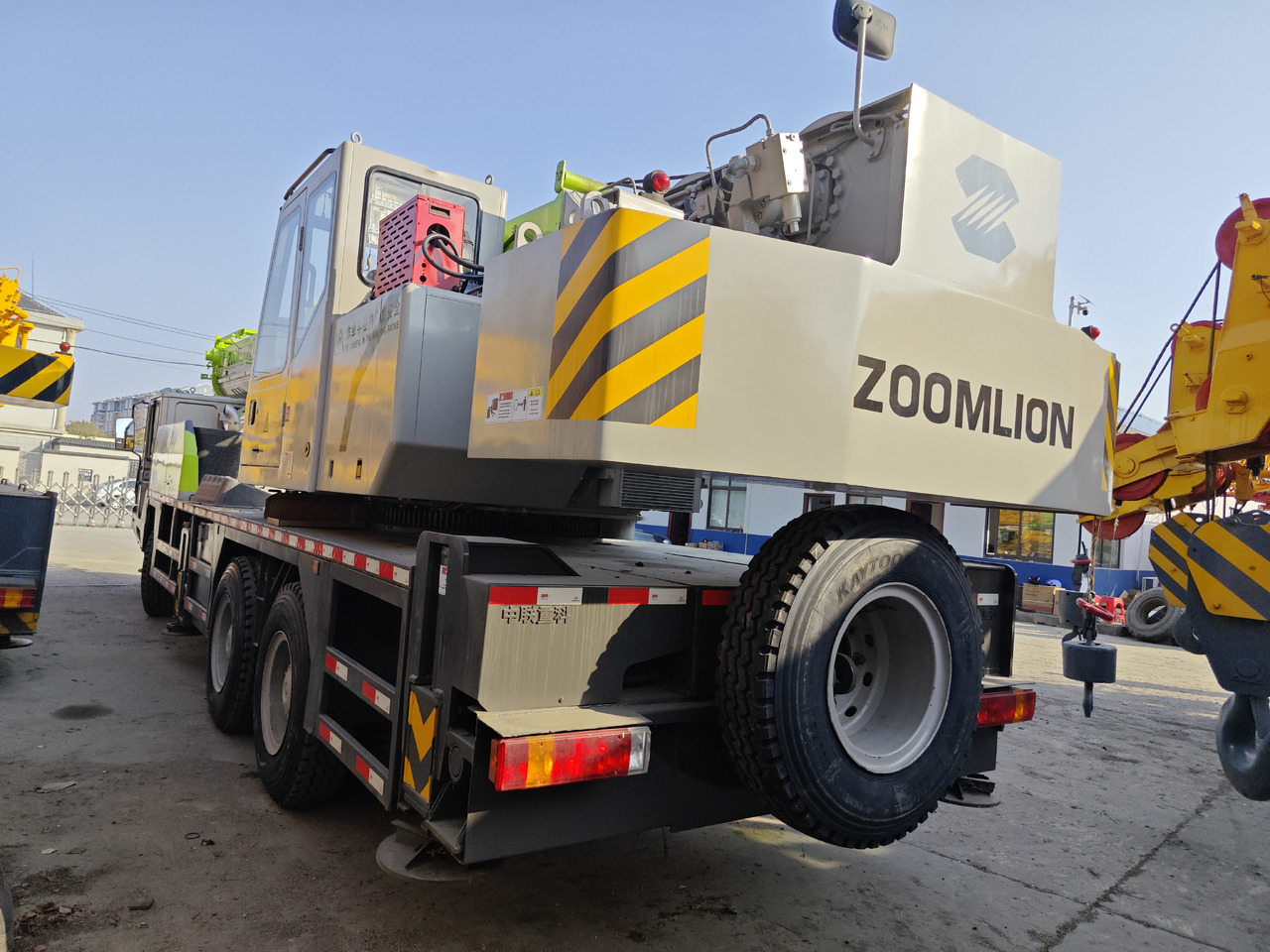 Zoomlion ZTC250V - Cẩu bánh lốp: hình 1 Zoomlion ZTC250V - Cẩu bánh lốp: hình 1