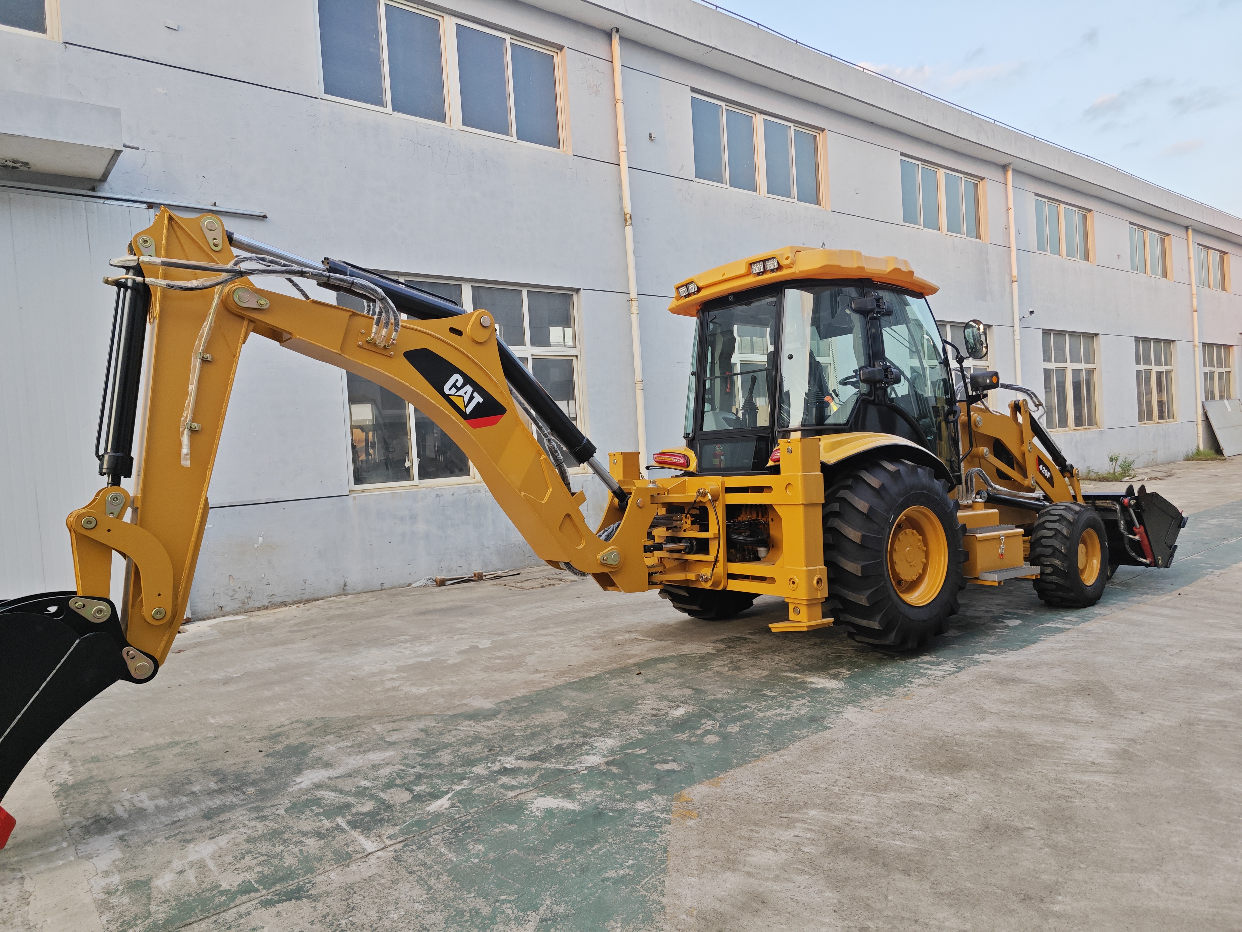 Caterpillar 420F used cat loader - Máy xúc trước múc sau: hình 4 Caterpillar 420F used cat loader - Máy xúc trước múc sau: hình 4