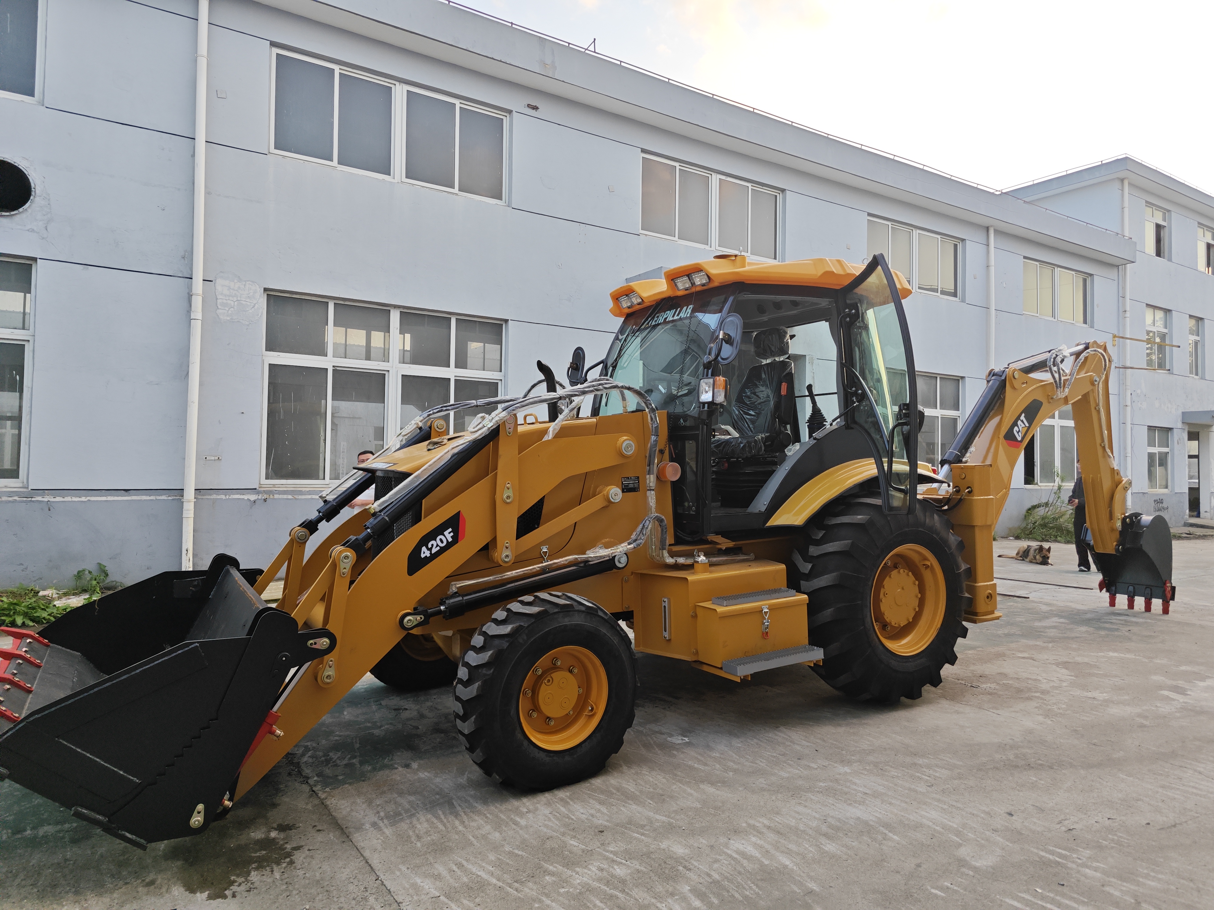 Caterpillar 420F used cat loader - Máy xúc trước múc sau: hình 2 Caterpillar 420F used cat loader - Máy xúc trước múc sau: hình 2